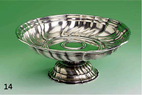 Fußanbietschale, deutsch um 1890/1900, Silber gepr., nicht punz., barockisierend, H ca. 10 cm, D ca. 24 cm, leicht verbogen, ca. 440 g