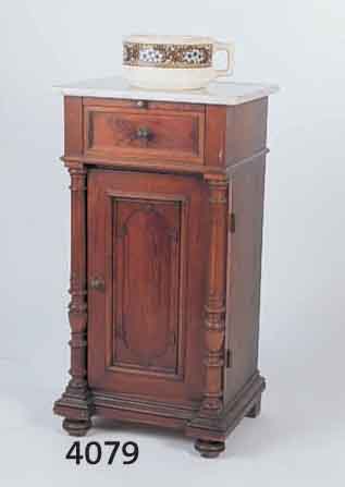 NACHTSCHRÄNKCHEN MIT NACHTTOPF, DEUTSCH, 1890, NUßBAUM, NACHTTOPF VILLEROY & BOCH, FEIN- STEINGUT, LITHOGRAPHIERT, NACHTSCHRÄNKCHEN CA. 83X43X38 ...