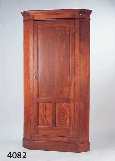 GARDEROBENECKSCHRANK, DEUTSCH, 1900/05, EICHE MASSIV, FRONT 3-FACH KASSETIERT, SCHÖNER AUFBAU, FRONT INNEN VERSPIEGELT, ORIGINAL BESCHLÄGE, ...