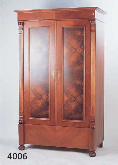 GRÜNDERZEITSCHRANK, DEUTSCH, 1890/1900, KOR- PUS WEICHHOLZ, NUßBAUM, NUßBAUMFURNIER, WURZEL NUß GESPIEGELT, 2-FACH KASSETIERT, KLASSIZI- STISCHE ...