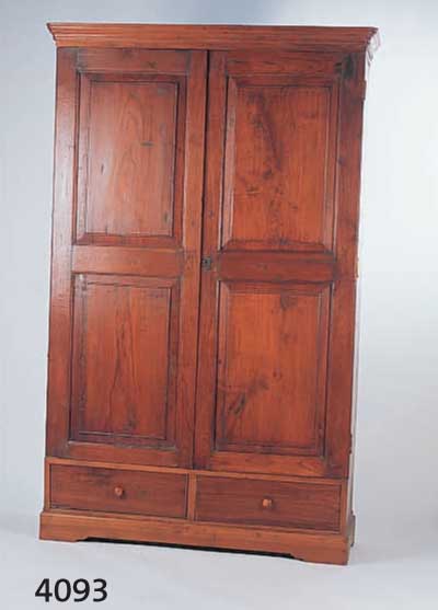 SCHRANK, LOTHRINGEN, 1880/90, EICHE MASSIV, 4-FACH KASSETIERT, SCHUBLADEN, TEILRESTAURIERT , SOCKELLEISTE UND KRANZ ERNEUERT, SCHLÜSSEL FEHLT, CA. ...