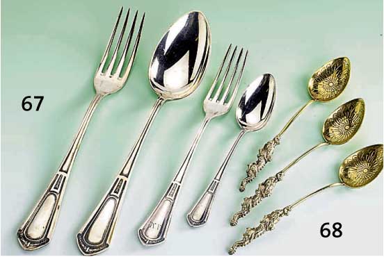 17 Menuegabeln, 12 FrÜhstÜcksgabeln, 8 MenuelÖffel und 12 KaffeelÖffel, deutsch um 1900, klassizistisch, 800er Silber, total ca. 2300 g, ...