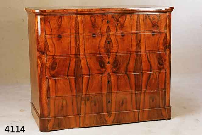 BIEDERMEIER HERRENKOMMODE, DEUTSCH, UM 1840, KORPUS WEICHHOLZ, DICKES WURZELNUßFURNIER, GESPIEGELT, POLIERT, GUTER ZUSTAND, CA. 104X 124X60 CM