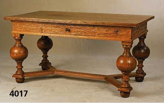 Vielzwecktisch, StilmÖbel, im niederl.- spanischen Stil, z.T. Eiche massiv, Ballusta beine Buche massiv, leicht Schwundrissig, Zarge mit ...