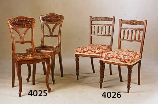 DREI STÜHLE, WOHL DEUTSCH, UM 1900, EICHE MASSIV, GENIETETER LEDERBEZUG MIT STARKEN GEBRAUCHSSPUREN UND BESCHÄDIGUNGEN, H./SH. CA. 93/43 CM