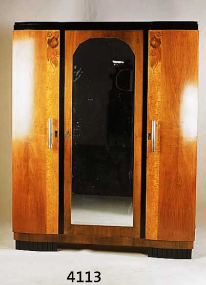 SCHRANK, FRANKREICH ART-DECO, UM 1930/35, NUß, NUß GESPIEGELT FURNIERT, MIT VERSCHIE- DENEN EDELHÖLZERN INTARSIERT, Z.T. SCHWARZ ABGESETZT, ...