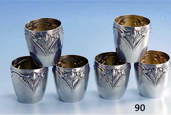 6 Jugendstil-Schnapsbecher, Frankreich um 1900, 800er Silber, Meistermarke RD Ravi- net D`Enfert, innenvergoldet, relief. erhab. Tulpendekor, H ...