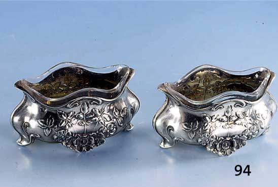 2 SalzschÄlchen, Frankreich um 1900, 950er Silber, Meistermarke AD wohl Delavign & Arnould, Historismus mit Jugendstileinschlag, innenvergoldet ...