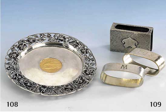 Konvolut: 2 Serviettenringe (oval), reine Treibarbeit, Hammerschlagverz., teilverg., um 1910, 800er Silber, sign. Siegel Berlin, bekannter ...