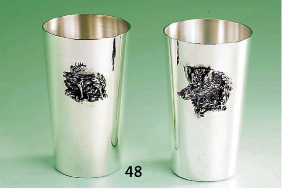 2 Becher mit Wildmotiven, 925er Silber, Handarbeit, Einzelanfertigung, teilw. vollpl. aufgelÖtetete Wildtiere: Hirsch und Eber, total ca. 209 g, ...
