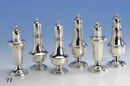 Konvolut 3 Paar Salz- und Pfefferstreuer, Amerika, 925er Silber, 2 x gefÜllt, Glas- einsÄtze und Kordelbandverz., H. ca. 11 bzw. 13 cm, 1 x H. ...