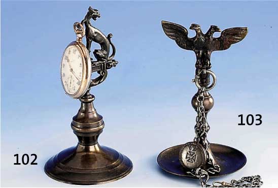 TaschenuhrenstÄnder: Doppelkopfadler, Bronze, patiniert, deutsch 1914-30, dazu Taschen- uhrenkette, Metall, mit MedaillonanhÄnger: eisernes ...