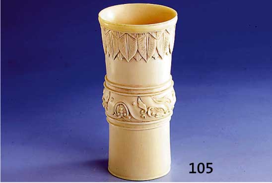 Bechervase, Elfenbein, China um 1900, gedrechselt und geschnitzt mit feiner Blatt- bÄnderung, H ca. 12.5 cm