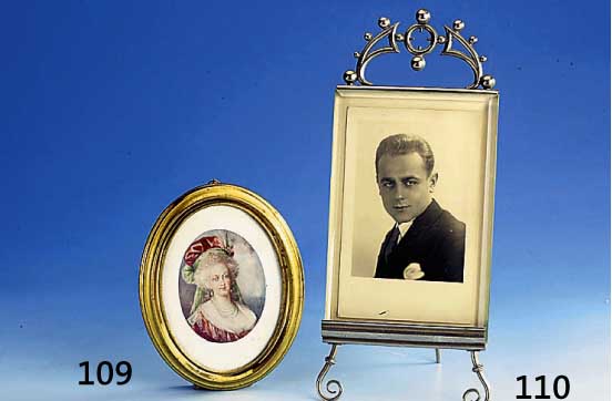 Miniatur, deutsch um 1900, Darst. Marie Antoinette, feine Gouachemalerei, leicht berieben, sign. Jagwohl, Orig.-Rahmen Metall vergoldet, auf ...