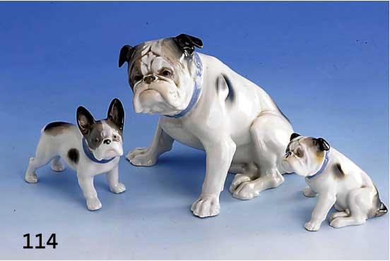 3 Porzellanskulpuren: 2x Bulldoggen, 1x Mops, weißes Porzellan sparsam bunt staffiert, Metzler & Ortloff ca. 1965/70 bzw. gr. Bulld. um 1964, H ...