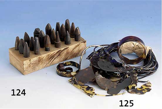 Set 18 Punz-Stempel, Stahl, Pforzheimer Schmuck- und Uhrenindustrie, im HolzstÄnder