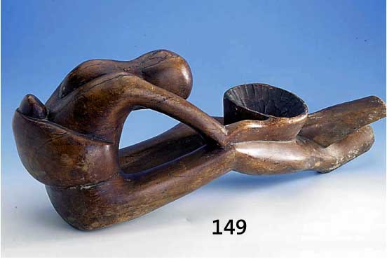 Skulptur, deutsch, Buchenholz, Darstellung einer arbeitenden Mutter mit Kind auf dem RÜcken, L. ca. 76 cm, H. ca. 28.5 cm, l. best.