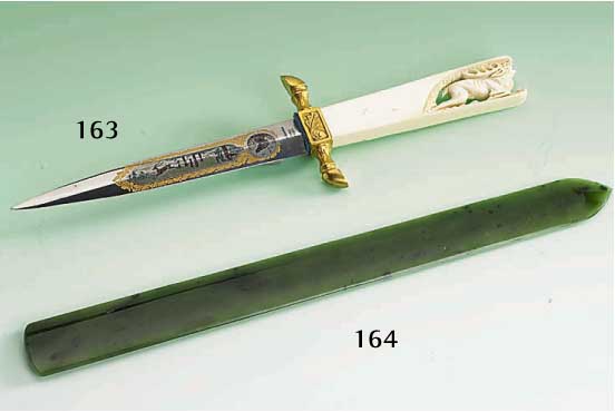 BriefÖffner, Idar-Oberstein um 1900, grÜne, neuseelÄndische Jade, punktuelle schwarz, geschnitten und geschliffen, L ca. 30.5 cm