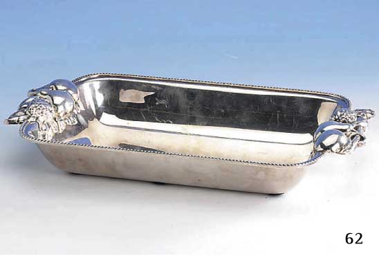 Anbietschale mit Fruchtdekor, bez. Topaso, Perlleistenverzierung, 2 stil. Henkel mit plast. Fruchtdekor, Metall mit starker Versil- berung, 5 x 37 ...