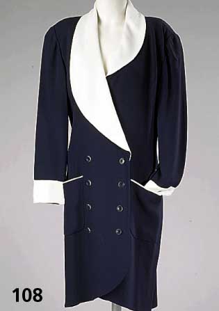 KARL LAGERFELD Mantelkleid, Matrosenlook, Acetat/Viskose marineblau mit weißen Manschetten, Kragen und Paspeln, 2-reihig geknÖpft, asymm. ...