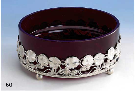 Silberschale mit Glaseinsatz, um 1900/05, Jugendstil, Meistermarke Meyer & Co. Berlin auf 4 KugelfÜßen, 925er Silber, Silberhalte- rung mit ...