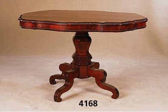 Tisch, norddeutsch, um 1850/60, Louis-Philippe , Perlleistendekor, Mahagonifurnier, z.T. gespiegelt, leichte OberflÄchenschÄden, sehr elegant, ...