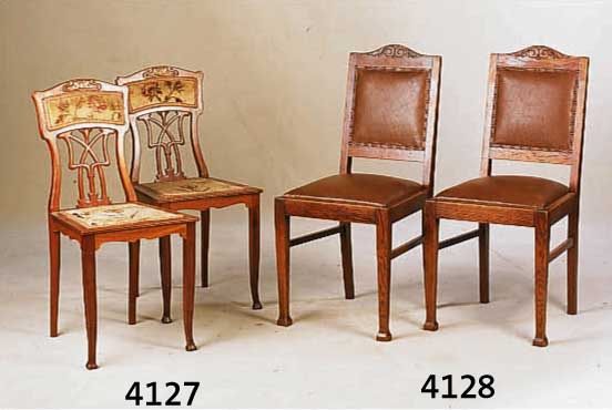6 STÜHLE, DEUTSCH, UM 1905/10, EICHE MASSIV, POLSTERUNG SEHR GUT ERHALTEN, KUNSTLEDER, SPARSAME FLACHSCHNITZEREI, TYPISCH FÜR DIE ZEIT, ...