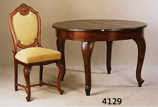 TISCH UND 4 STÜHLE, HOLLAND, TISCH 30ER JAHRE, STÜHLE UM 1910, BAROCKSTIL MIT JUGEND- STILEINFLUß, Z.T. AUS DEM VOLLHOLZ GESCHNITZT, BEINE ...