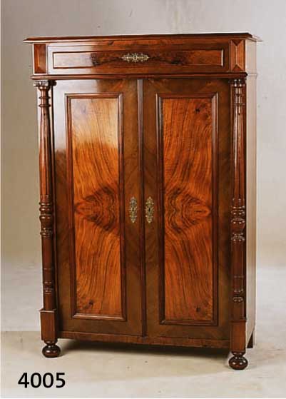 VERTIKO, DEUTSCH, UM 1905, KORPUS WEICHHOLZ, NUßBAUMFURNIER, WURZELNUßFURNIER, SCHÖNES BILD, GESPIEGELT, 3/4 SÄULEN AUS DEM VOLLHOLZ, GUTE ...