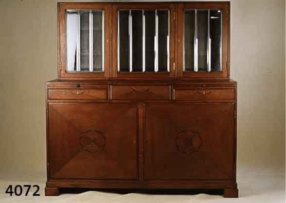 AUFSATZMÖBEL, BELGIEN, UM 1910, KORPUS WEICHHOLZ, EICHEFURNIER, INTARSIEN IN EBEN- HOLZ UND BIRKE, OBERTEIL MIT FACETTIERTEM GLAS, 2 ...