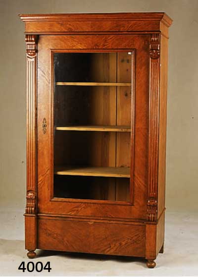 WÄSCHESCHRANK, MITTELDEUTSCH, UM 1900, KORPUS WEICHHOLZ, LISENEN NUßBAUM, RÜSTER, RÜSTERFURNIER, SCHÖNE DRECHSELARBEIT, MIT SCHUBLADE, ...