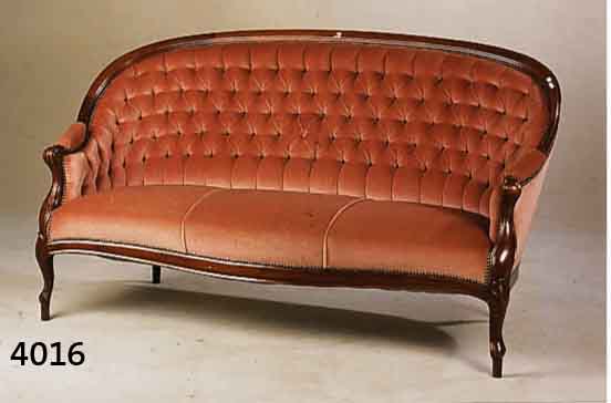 SOFA, DEUTSCH, 1835-40, LOUIS-PHILIPP-STIL, RAHMEN NUß UND MAHAGONI, NEU AUFGEPOLSTERT VON SEHR GUTER QUALITÄT, MOHAIRBEZUG, IN SICH LEICHT ...