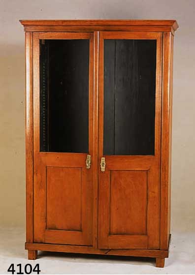 VITRINE, DEUTSCH, UM 1850, EICHE MASSIV, AUCH ALS BÜCHERSCHRANK VERWENDBAR, EINLEGE- BRETTER FEHLEN, ZAHNLEISTE IM INNEREN VORHAN- DEN, FÜßE ...