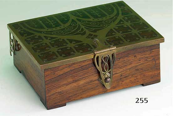 Schmuckschatulle, deutsch 1902-1904, SchwÄbisch GmÜnd, Erhard & SÖhne, ausge- suchtes Palisander-Holz mit Metallintarsien und Applikationen, ...