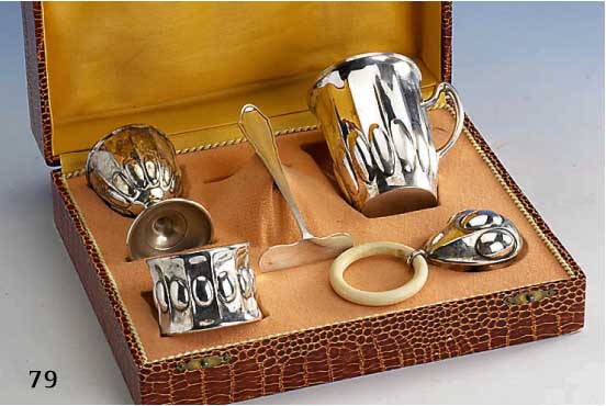 Taufgeschenk, deutsch 30er Jahre, 800er bzw. 830er Silber, Meistermarke Josef Pauser, SchwÄbisch-GmÜnd, best. aus: Eierbecher, Serviettenring, ...