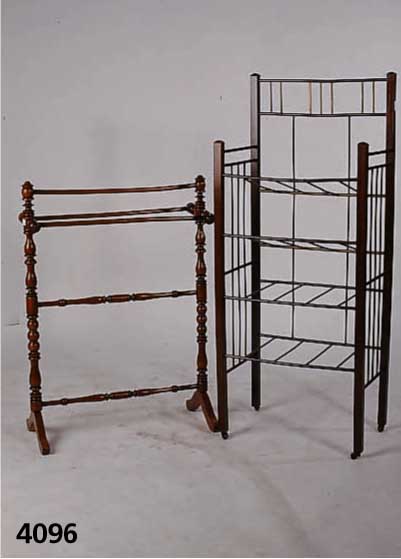 Handtuchhalter und ZeitungsstÄnder, Handtuchhalter um 1890, GrÜnderzeit, Holz, ca. 82x57 cm ZeitungsstÄnder wohl Wien, um 1900/04 , Holz und ...