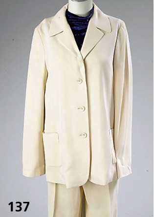 JIL SANDER Hosenanzug, wollweiß, Rayon/Polyester/Schurwolle, Gr. 40, leichte Sommerware, best. aus 1-reih. Blazer mit aufges. Taschen, gerader ...