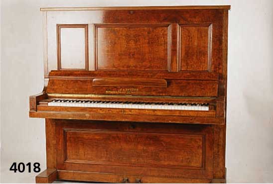 Klavier, J.L. Duysen, um 1900, Wurzelnuß- furnier, bez. J.L. Duysen Pianoforte, Fabrikant Sr. K. K. H. d. Kronprinzen, AltersschÄden, ein Fuß ...