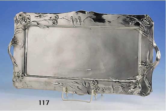 Rechteckiges Tablett, Orivit um 1900, Metall versilbert, floral verziert mit VÖgeln, H ca. 59 x 31 cm