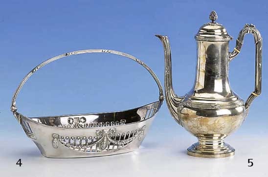 Henkelanbietschale, WMF um 1900, Metall versilbert, klassizistischer Ein- schlag, ca. 10 x 30 x 16 xm