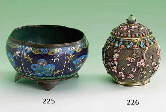 Zierschale, Japan um 1885, Korpus Kupfer, KupferdrÄhte, in Cloisonne-Technik emaill., dunkelblauer Fond mit versch. Kartuschen in Form von ...