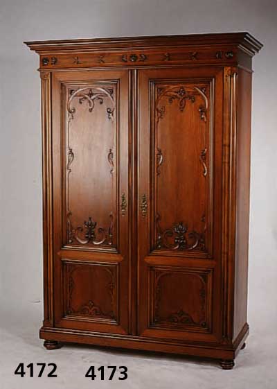 Schrank, deutsch, um 1900, Korpus Weichholz, Nußbaum- und Wurzelnußfurnier, Barockstil mit Jugendstileinschlag, 3/4 SÄulen, Inlets aus dem ...