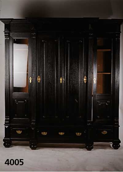 Vielzweckschrank, wohl Belgien, 1890/1900, Eiche massi bzw. z.T. Weichholz, GrÜnderzeit- stil, 3-geteilt, Mittelteil vorspringend, Lisenen 4-fach ...