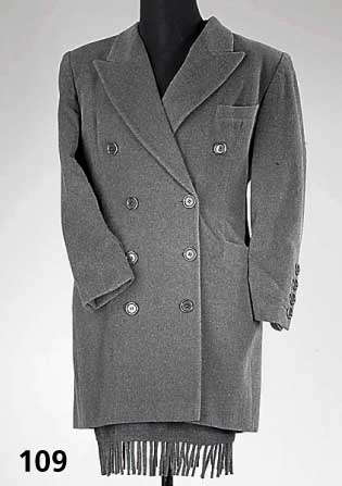 ESCADA-2-Teiler, Gehrock, graue Wolle/Schurwolle/Cashora, Gr. ca. 40, 2-reihig, RÜckenl. ca. 83 cm, dazu: ESCADA-Strickrock Schurwolle/Kaschmir, ...