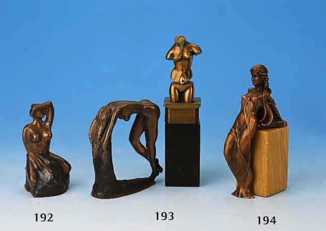 Shiraishi, Bronzefigur, auf Holzsockel montiert, num. 3436/7500, H. ca. 16.5 cm