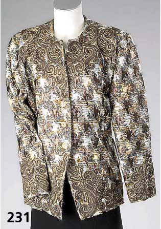 AMAROTICO-Samtjacke mit Stickerei, Gr. 40, Rundhals ohne Kragen, mit GoldfÄden durchwirkt, 3 KnÖpfe, ehem. unverb. Preis- empf. lt. Einl. DM ...