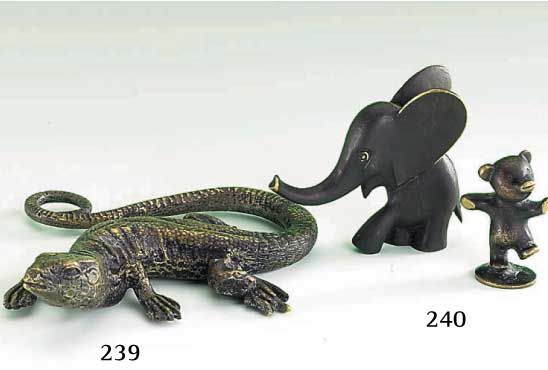 Briefbeschwerer: Eidechse, wohl deutsch ca. 30er Jahre, Bronze patiniert, rs. numer., gemarkt (unged.), L. ca. 12.5 cm