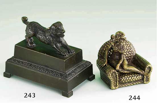 Tintenfaß, deutsch um 1830, Bronze, HundebekrÖnung, Tinteneinsatz fehlt, ca. 8 x 9.5 x 5.5 cm