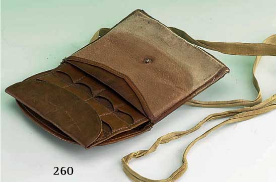 Brust-/Geldbeutel, deutsch um 1900, fÜr 20 Mark-StÜcke, 12 FÄcher, Leder, 2 freie FÄcher fÜr Scheine, aufschiebbar, außen Wildleder, Orig. ...