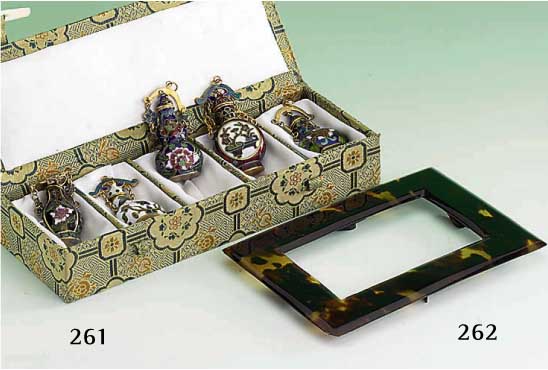 5 Parfumflakons, China nach 1940, Metall mit buntem Email, versch. Formen und Farben, als AnhÄnger gearbeitet, StÖpsel m. Korpus verbunden, H ...